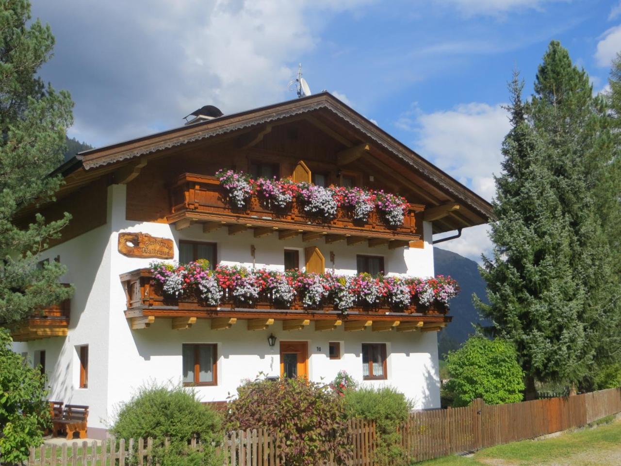 Hotel Haus Waltraud Sankt Jakob in Defereggen Esterno foto