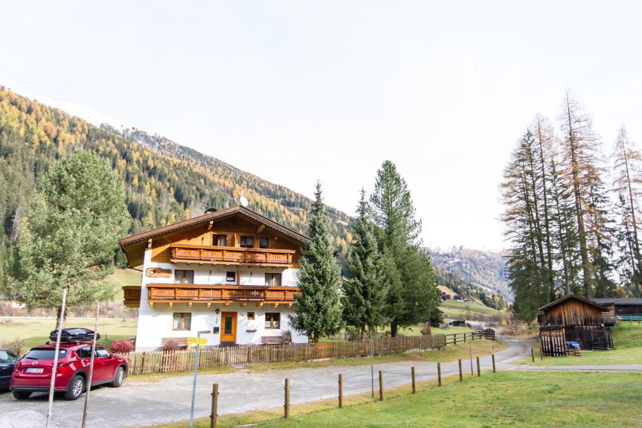 Hotel Haus Waltraud Sankt Jakob in Defereggen Esterno foto